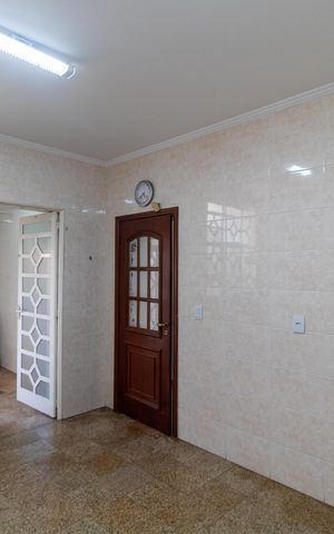 Casa de condomínio à venda com 326m², 4 quartos e 6 vagas Casa de condomínio à venda com 326m², 4 quartos e 6 vagasCozinha