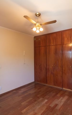 Casa de condomínio à venda com 326m², 4 quartos e 6 vagas Casa de condomínio à venda com 326m², 4 quartos e 6 vagasSuíte 02
