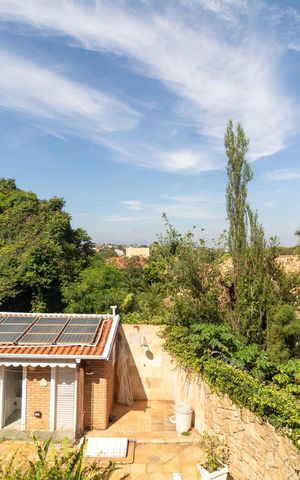 Casa de condomínio à venda com 326m², 4 quartos e 6 vagas Casa de condomínio à venda com 326m², 4 quartos e 6 vagasVista do Quarto 01
