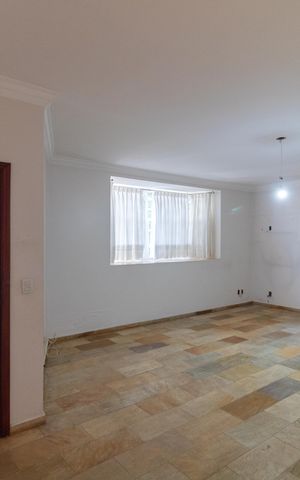Casa de condomínio à venda com 326m², 4 quartos e 6 vagas Casa de condomínio à venda com 326m², 4 quartos e 6 vagasSalas