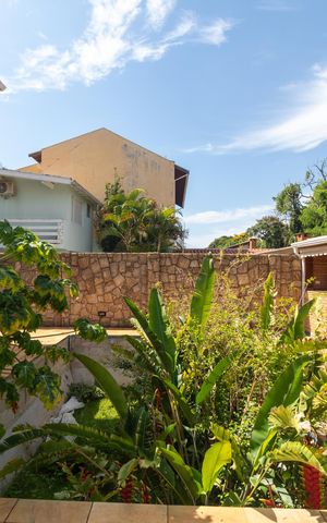 Casa de condomínio à venda com 326m², 4 quartos e 6 vagas Casa de condomínio à venda com 326m², 4 quartos e 6 vagasQuintal