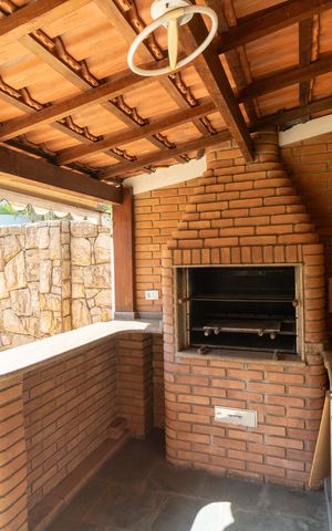 Casa de condomínio à venda com 326m², 4 quartos e 6 vagas Casa de condomínio à venda com 326m², 4 quartos e 6 vagasChurrasqueira