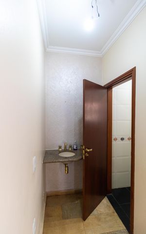 Casa de condomínio à venda com 326m², 4 quartos e 6 vagas Casa de condomínio à venda com 326m², 4 quartos e 6 vagasLavabo