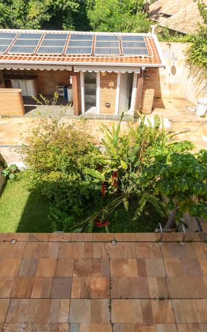 Casa de condomínio à venda com 326m², 4 quartos e 6 vagas Casa de condomínio à venda com 326m², 4 quartos e 6 vagasQuintal