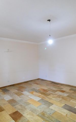 Casa de condomínio à venda com 326m², 4 quartos e 6 vagas Casa de condomínio à venda com 326m², 4 quartos e 6 vagasSalas