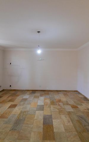Casa de condomínio à venda com 326m², 4 quartos e 6 vagas Casa de condomínio à venda com 326m², 4 quartos e 6 vagasSalas