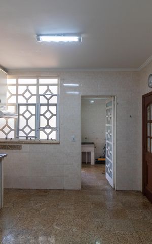 Casa de condomínio à venda com 326m², 4 quartos e 6 vagas Casa de condomínio à venda com 326m², 4 quartos e 6 vagasCozinha