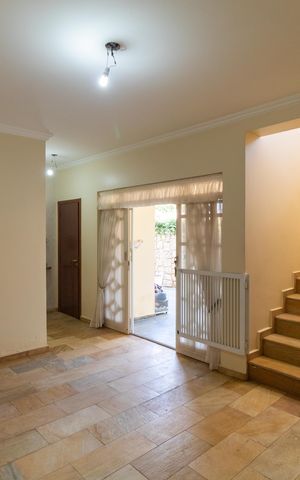 Casa de condomínio à venda com 326m², 4 quartos e 6 vagas Casa de condomínio à venda com 326m², 4 quartos e 6 vagasSala de Jantar