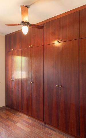 Casa de condomínio à venda com 326m², 4 quartos e 6 vagas Casa de condomínio à venda com 326m², 4 quartos e 6 vagasQuarto 01