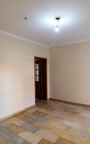 Casa de condomínio à venda com 326m², 4 quartos e 6 vagas Casa de condomínio à venda com 326m², 4 quartos e 6 vagasSala de Jantar