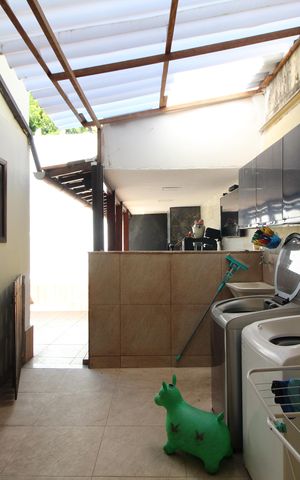 Casa de condomínio à venda com 250m², 4 quartos e 3 vagasÁrea de Serviço