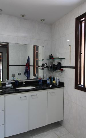 Casa de condomínio à venda com 250m², 4 quartos e 3 vagasQuarto 3 - Suíte