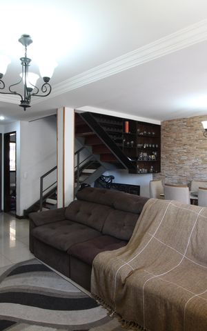 Casa de condomínio à venda com 250m², 4 quartos e 3 vagasSala