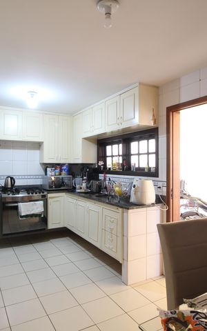 Casa de condomínio à venda com 250m², 4 quartos e 3 vagasCozinha