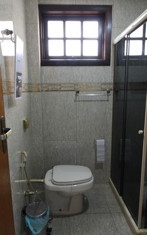 Casa de condomínio à venda com 250m², 4 quartos e 3 vagasBanheiro Social 2