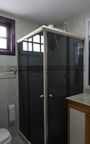 Casa de condomínio à venda com 250m², 4 quartos e 3 vagasBanheiro Social 2