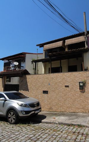 Casa de condomínio à venda com 250m², 4 quartos e 3 vagasFachada