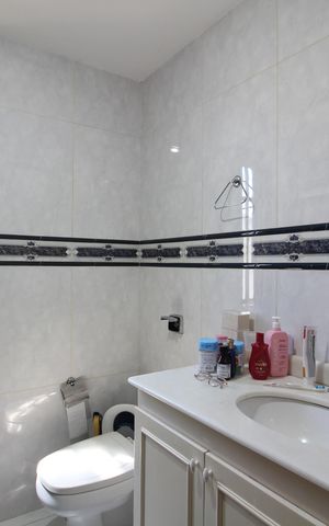 Casa de condomínio à venda com 250m², 4 quartos e 3 vagasBanheiro Social 1