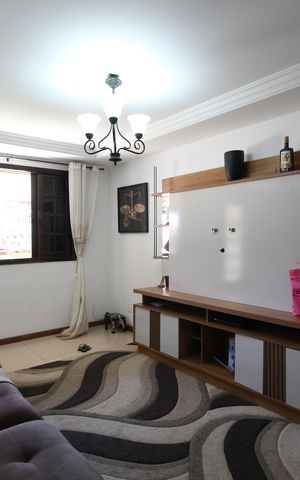 Casa de condomínio à venda com 250m², 4 quartos e 3 vagasSala