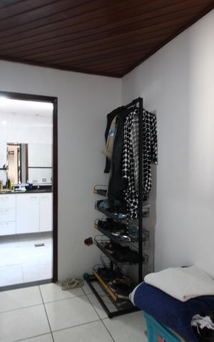 Casa de condomínio à venda com 250m², 4 quartos e 3 vagasQuarto 3 - Closet