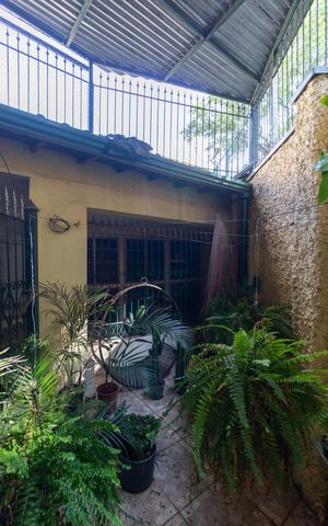 Casa à venda com 141m², 2 quartos e 2 vagasQuintal