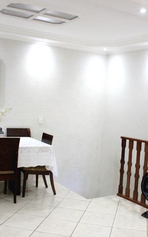 Casa à venda com 210m², 5 quartos e 2 vagasSala