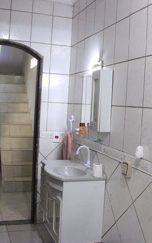 Casa à venda com 210m², 5 quartos e 2 vagasBanheiro 2