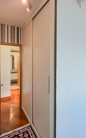 Apartamento à venda com 133m², 3 quartos e 2 vagas Apartamento à venda com 133m², 3 quartos e 2 vagasCloset da Suíte