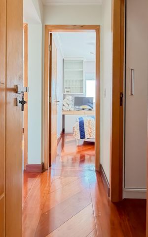 Apartamento à venda com 133m², 3 quartos e 2 vagas Apartamento à venda com 133m², 3 quartos e 2 vagasCorredor