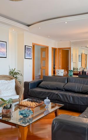 Apartamento à venda com 133m², 3 quartos e 2 vagas Apartamento à venda com 133m², 3 quartos e 2 vagasSala