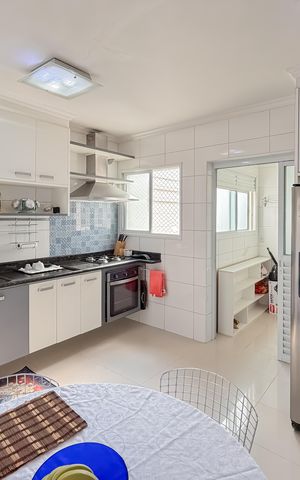 Apartamento à venda com 133m², 3 quartos e 2 vagas Apartamento à venda com 133m², 3 quartos e 2 vagasCozinha