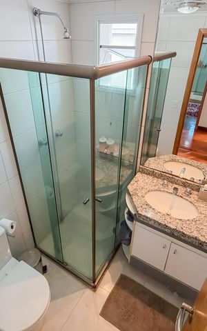 Apartamento à venda com 133m², 3 quartos e 2 vagas Apartamento à venda com 133m², 3 quartos e 2 vagasBanheiro Corredor
