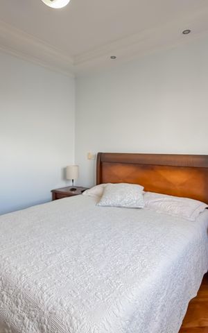 Apartamento à venda com 133m², 3 quartos e 2 vagas Apartamento à venda com 133m², 3 quartos e 2 vagasSuíte