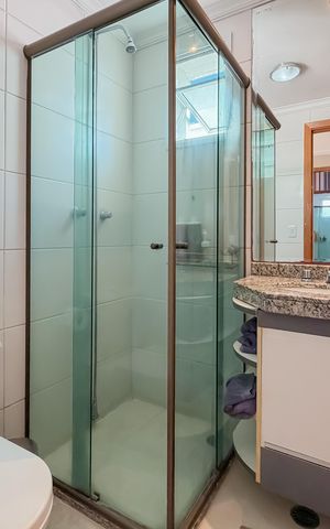 Apartamento à venda com 133m², 3 quartos e 2 vagas Apartamento à venda com 133m², 3 quartos e 2 vagasBanheiro Corredor