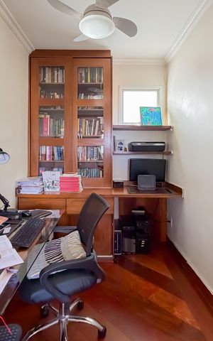 Apartamento à venda com 133m², 3 quartos e 2 vagas Apartamento à venda com 133m², 3 quartos e 2 vagasEscritório