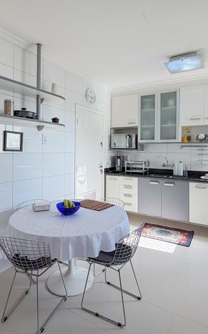 Apartamento à venda com 133m², 3 quartos e 2 vagas Apartamento à venda com 133m², 3 quartos e 2 vagasCozinha