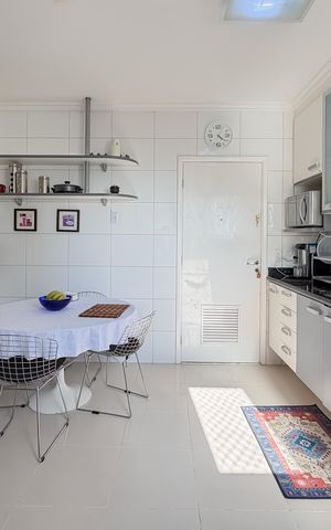 Apartamento à venda com 133m², 3 quartos e 2 vagas Apartamento à venda com 133m², 3 quartos e 2 vagasCozinha