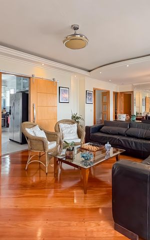 Apartamento à venda com 133m², 3 quartos e 2 vagas Apartamento à venda com 133m², 3 quartos e 2 vagasSala