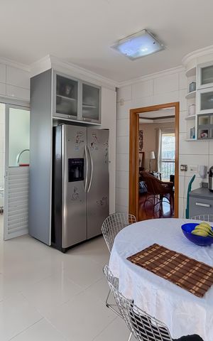 Apartamento à venda com 133m², 3 quartos e 2 vagas Apartamento à venda com 133m², 3 quartos e 2 vagasCozinha