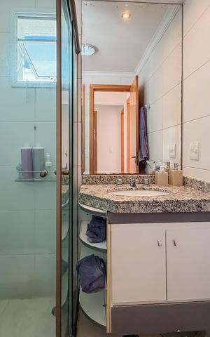 Apartamento à venda com 133m², 3 quartos e 2 vagas Apartamento à venda com 133m², 3 quartos e 2 vagasBanheiro Corredor