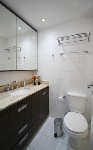 Apartamento à venda com 74m², 2 quartos e 2 vagas Apartamento à venda com 74m², 2 quartos e 2 vagasBanheiro da Suíte