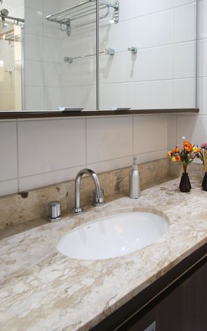 Apartamento à venda com 74m², 2 quartos e 2 vagas Apartamento à venda com 74m², 2 quartos e 2 vagasBanheiro da Suíte