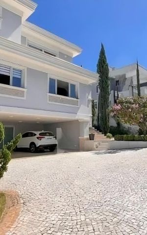 Casa de condomínio à venda com 580m², 3 quartos e 6 vagas