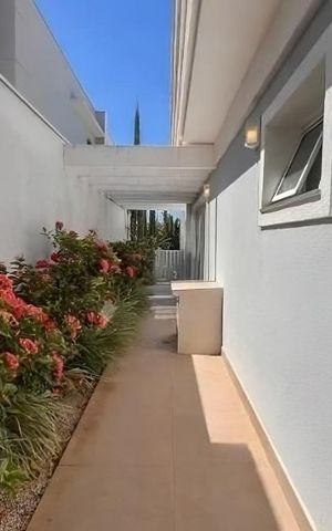 Casa de condomínio à venda com 580m², 3 quartos e 6 vagas