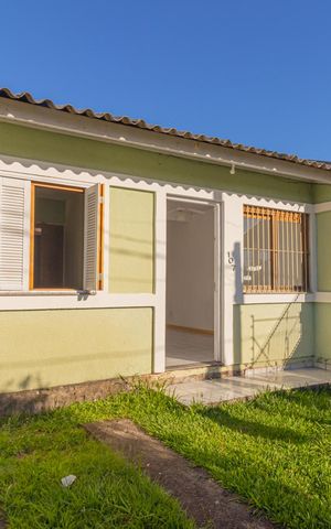 Casa à venda com 42m², 2 quartos e 1 vaga Casa à venda com 42m², 2 quartos e 1 vagaFachada