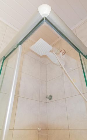 Casa à venda com 42m², 2 quartos e 1 vaga Casa à venda com 42m², 2 quartos e 1 vagaBanheiro