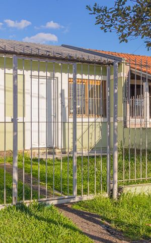 Casa à venda com 42m², 2 quartos e 1 vaga Casa à venda com 42m², 2 quartos e 1 vagaFachada