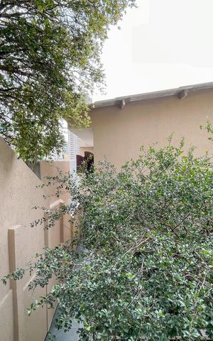 Casa à venda com 250m², 3 quartos e 2 vagas Casa à venda com 250m², 3 quartos e 2 vagasVista