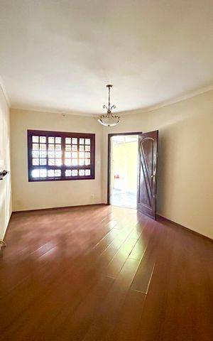 Casa para alugar com 110m², 2 quartos e 2 vagas Casa para alugar com 110m², 2 quartos e 2 vagasSala