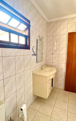 Casa para alugar com 110m², 2 quartos e 2 vagas Casa para alugar com 110m², 2 quartos e 2 vagasBanheiro da Suíte 1